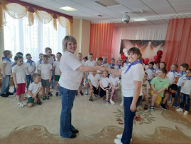 Отряды детского сада передают эстафету Отряды детского сада передают эстафету.